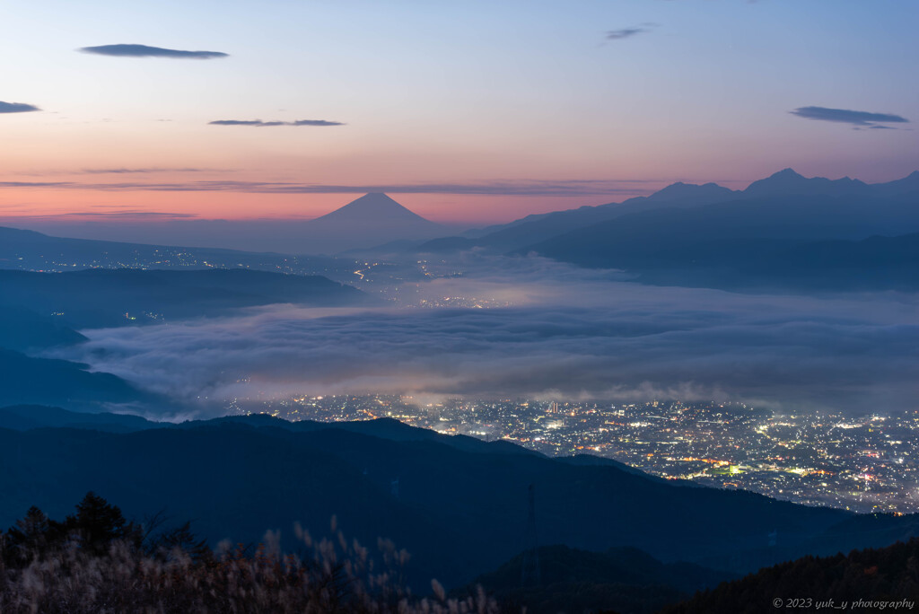 雲海の夜明け