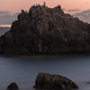 夕暮れの弥八岩