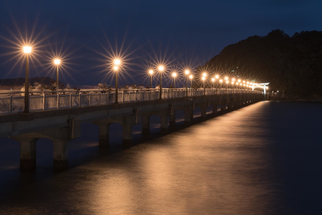 島に続く橋