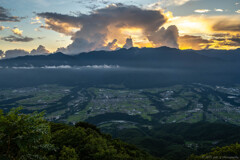 伊那谷と中央アルプスと夕暮れの雲