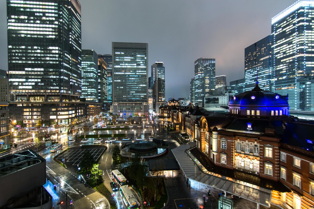 雨降り東京駅