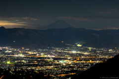 夜景を見下ろす