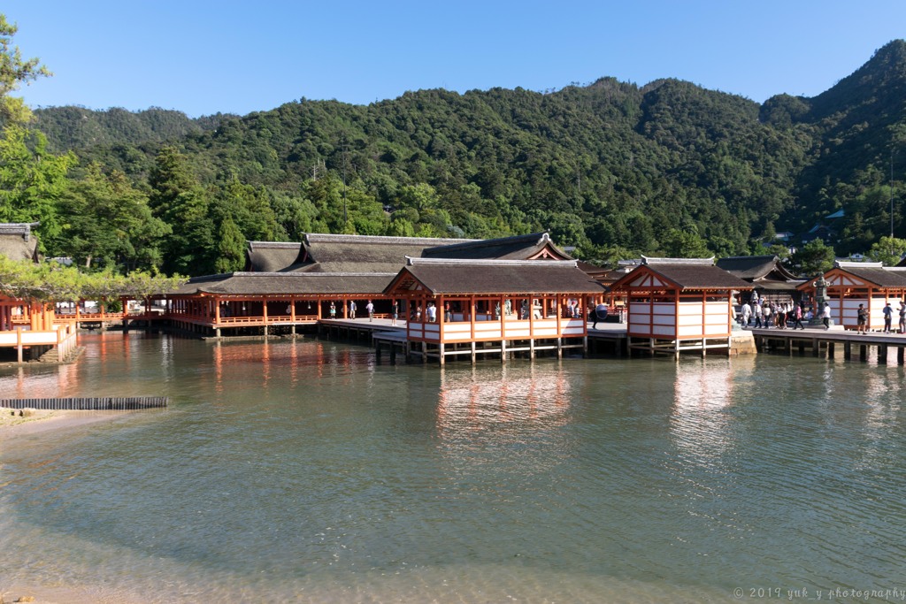 水上の社殿