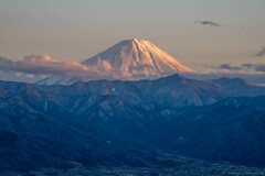 山並みの向こうに