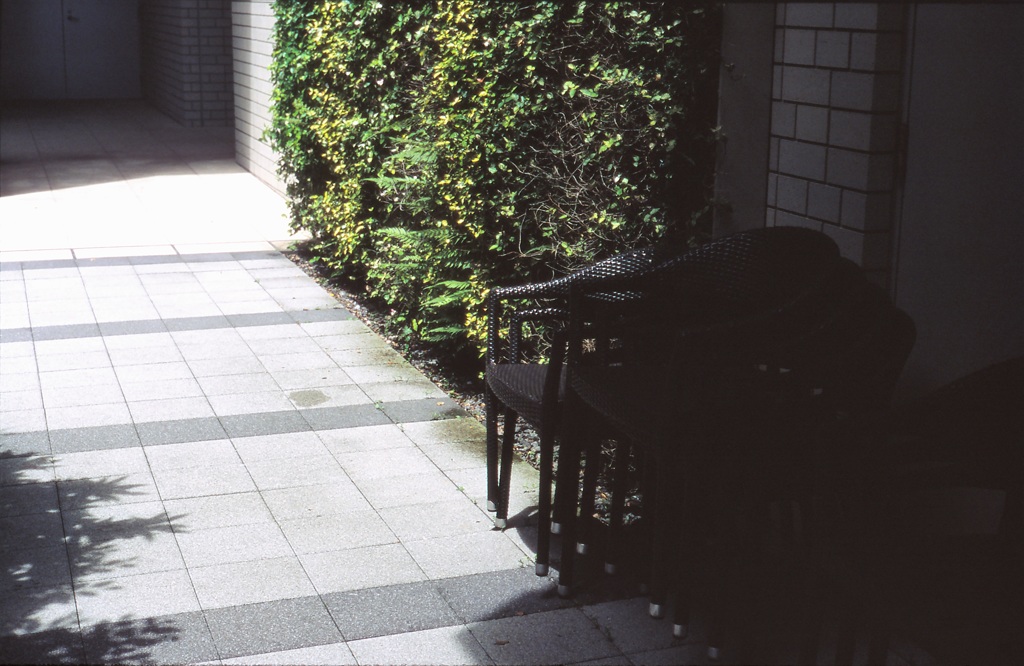 佇