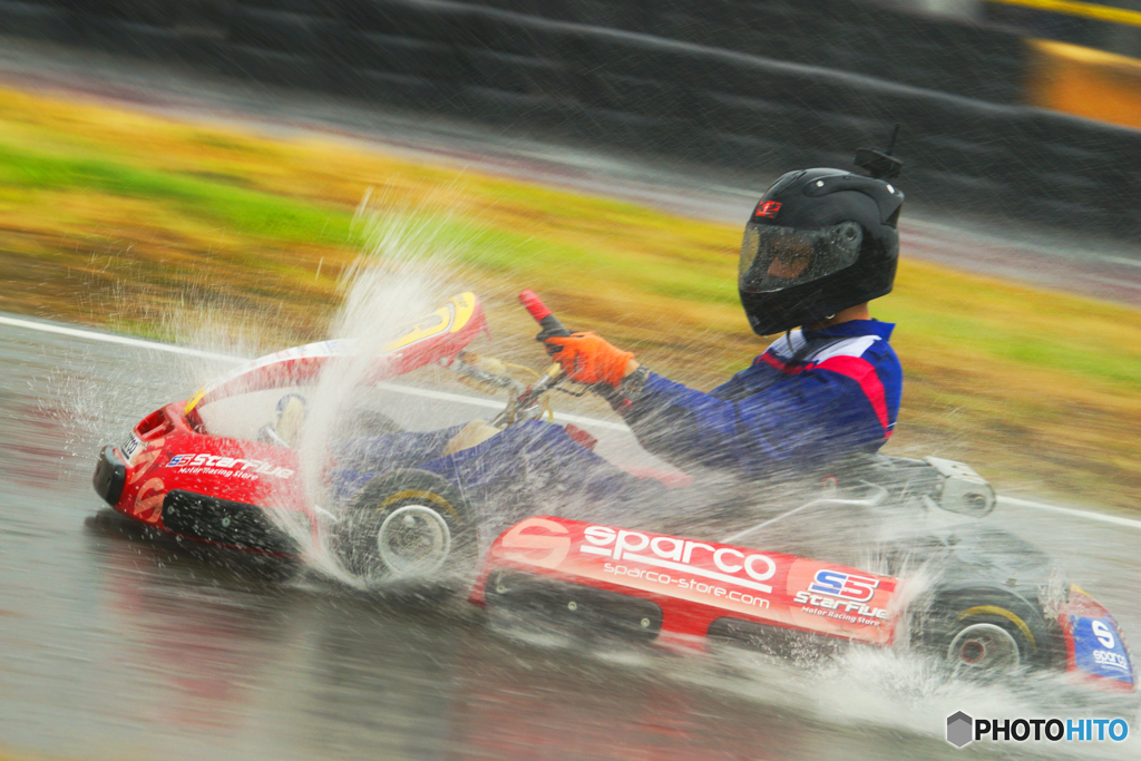 雨の中のレース