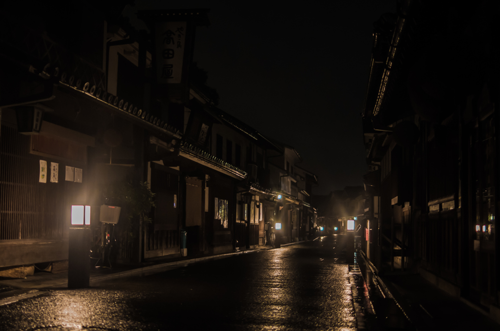 雨に濡れた夜の倉敷