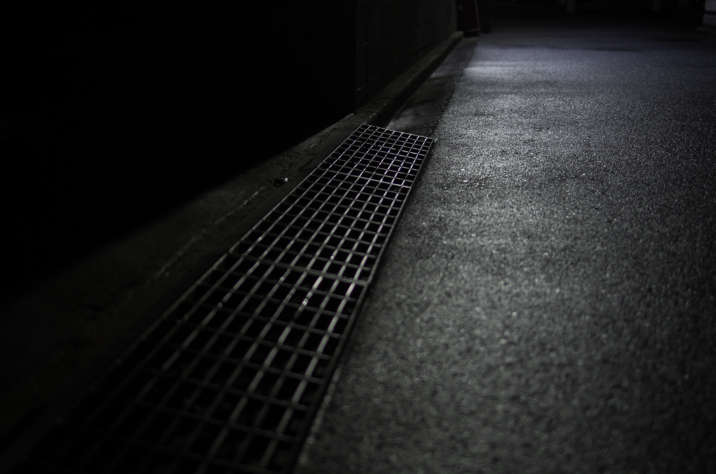 雨上がりの街灯