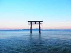 海に浮かぶ鳥居