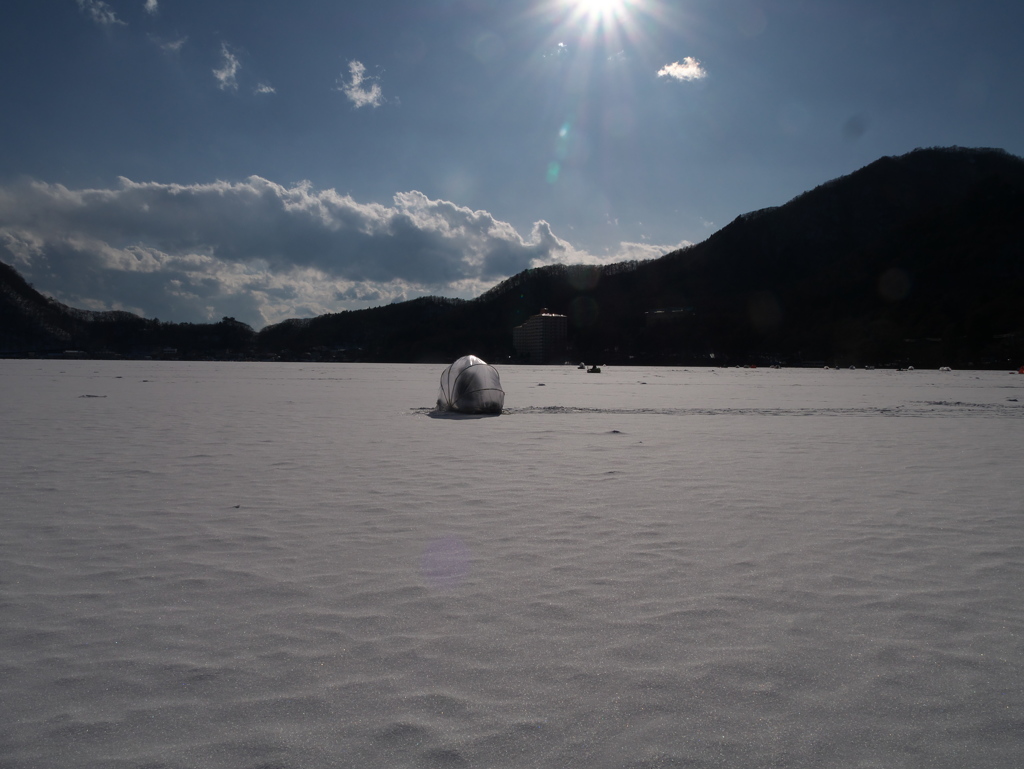 7年ぶり全面結氷した榛名湖