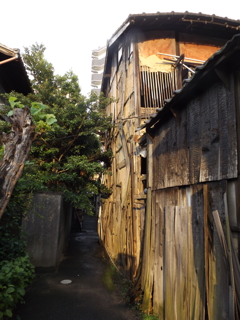 夕日に染まる　廃墟