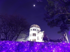 ライトアップされた原爆ドーム