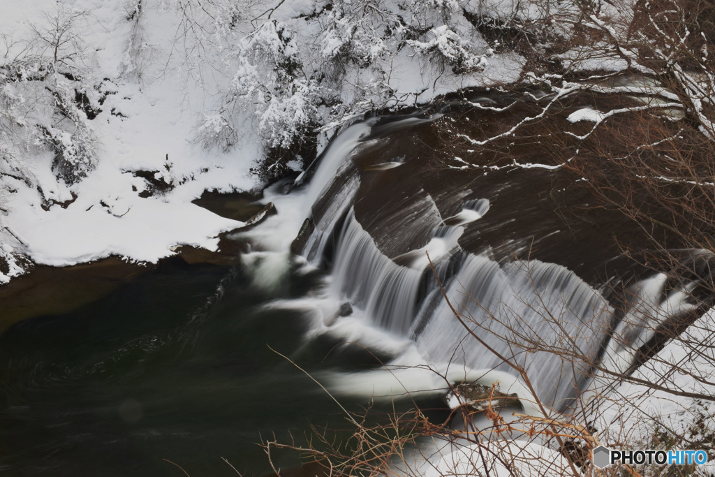 下まで降りる道発見できず