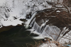 下まで降りる道発見できず