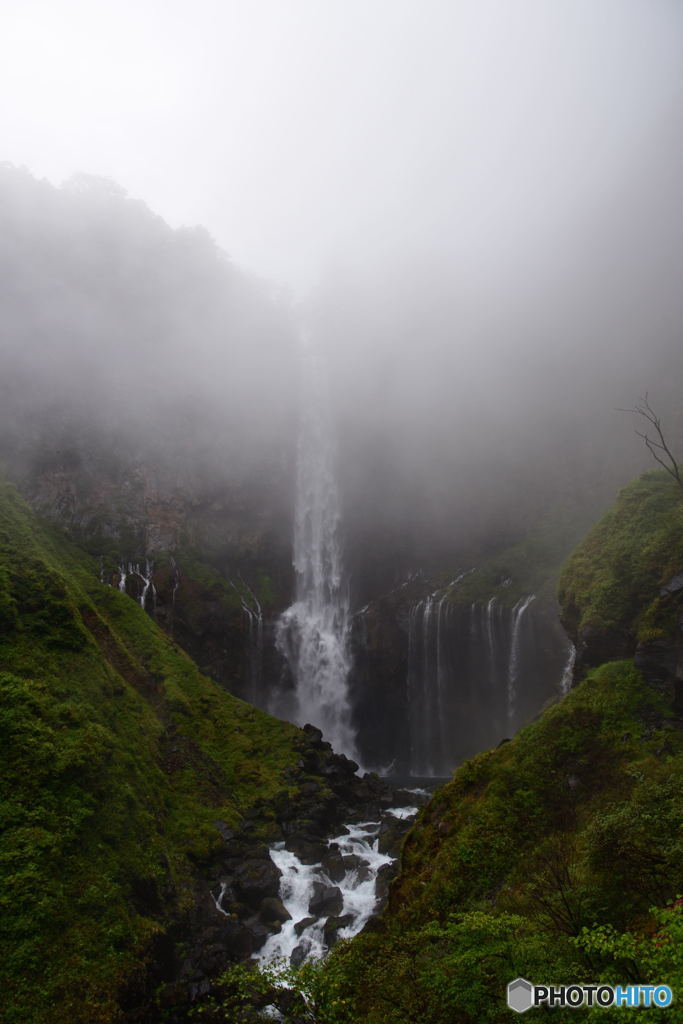 姿を現す雄大な流れ。