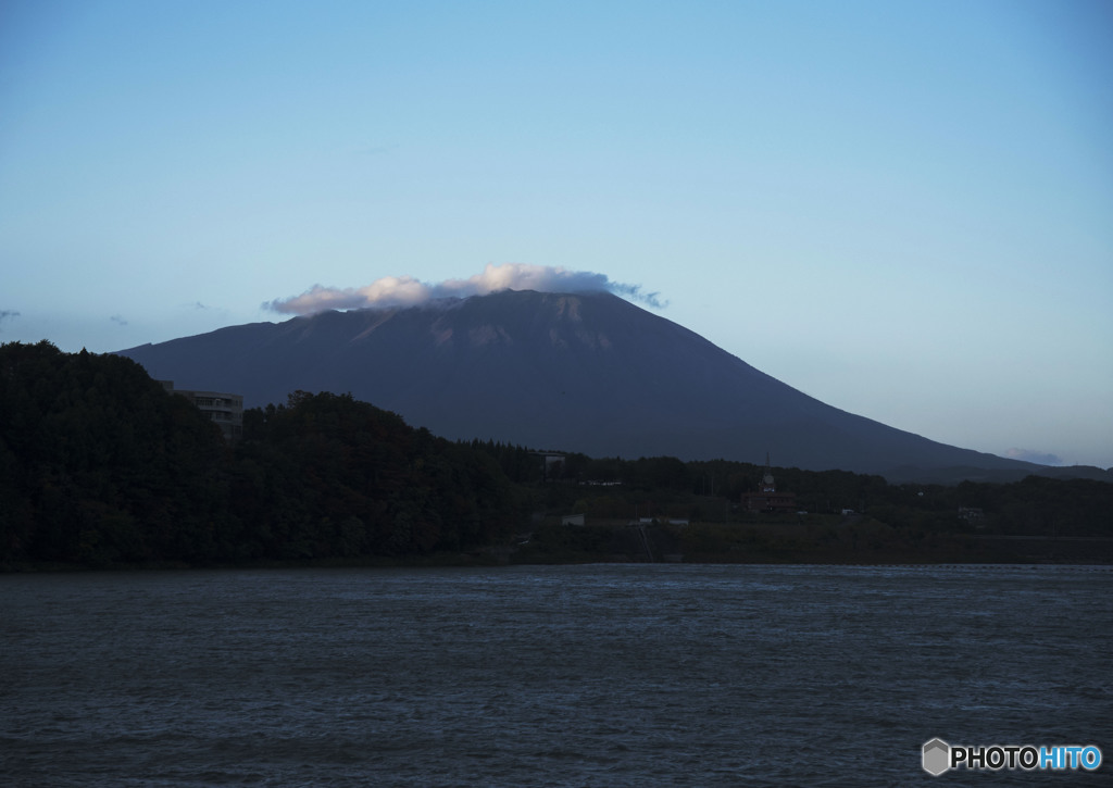 岩手山に雪が降る。