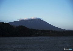 岩手山に雪が降る。