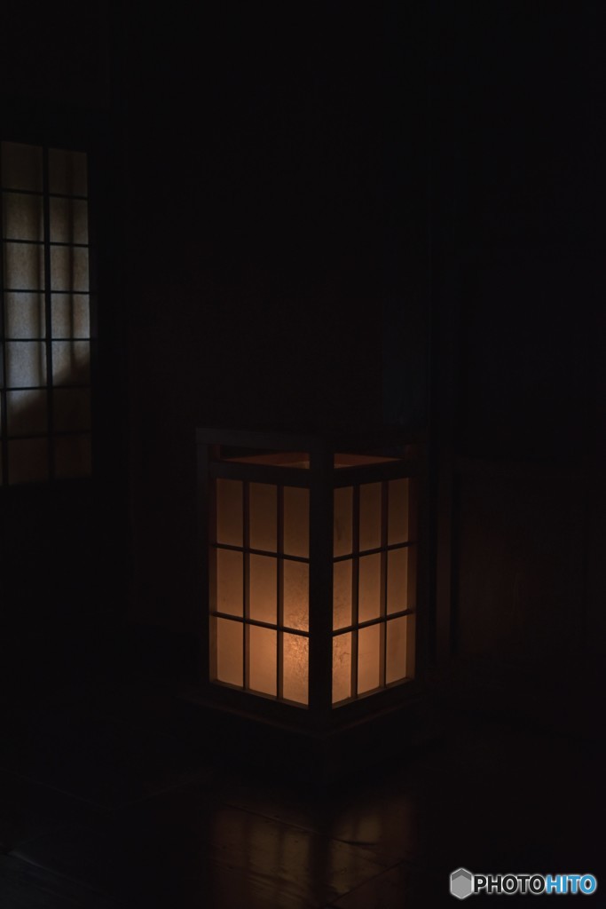 灯りを見つめて