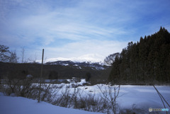 鳥海山を見つめながら歩む