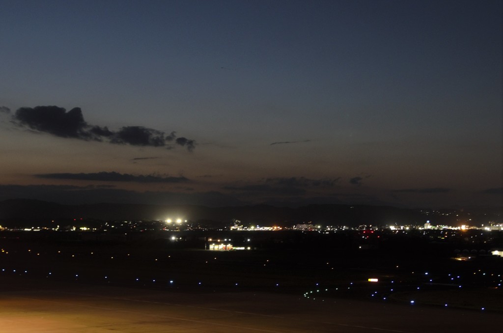 町の片隅にてあの頃の空を思い出す