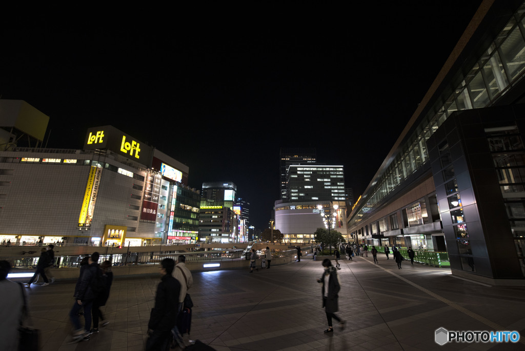 夜に向かって雪が降り積もると