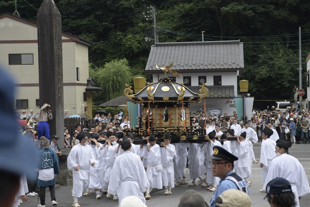 神輿がまわる
