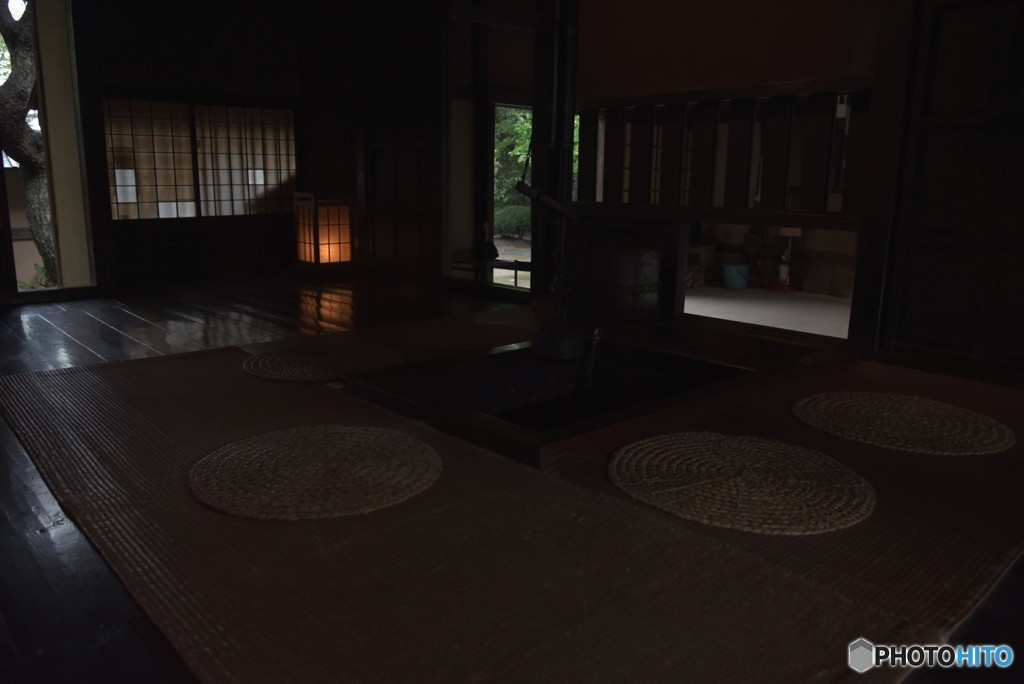 囲炉裏を囲み団欒のひとときは来るのか？