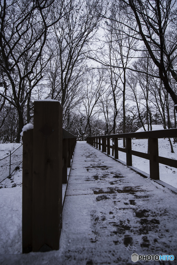 憎い、恋しい、憎い、恋しい曇り空ならいつも逢いたい。