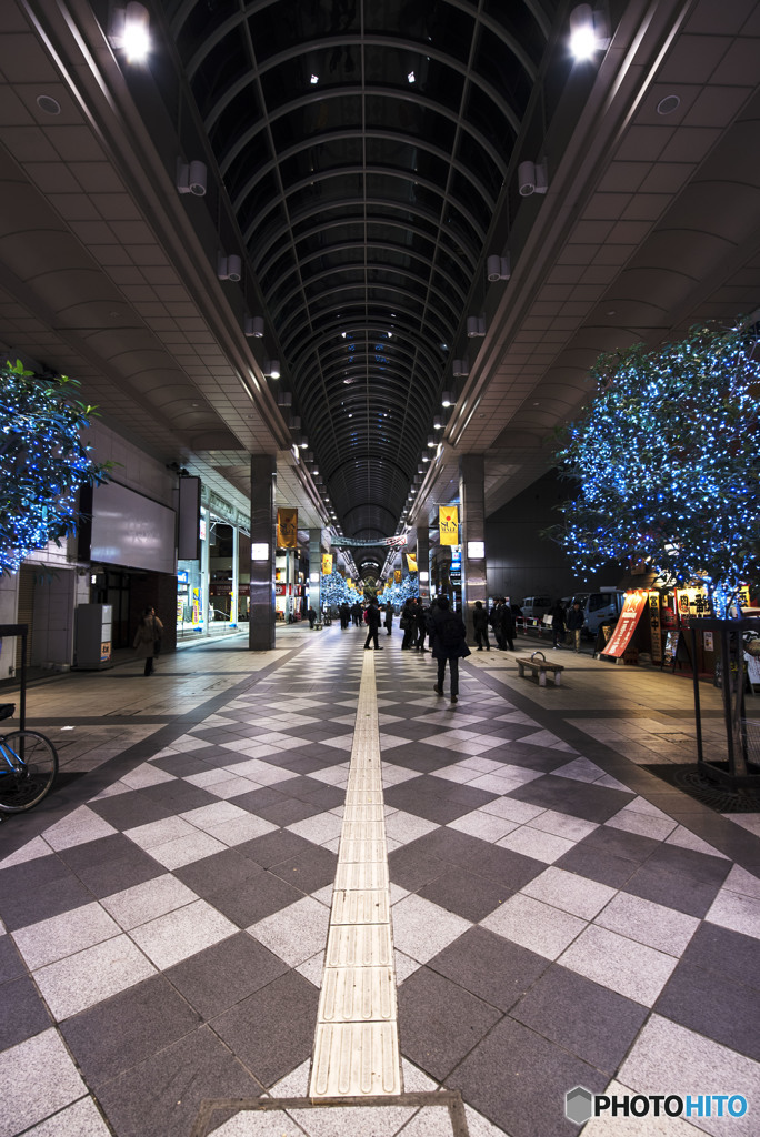 楽器屋（みせ）を出る。