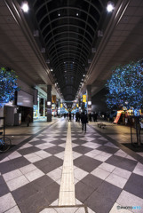 楽器屋（みせ）を出る。