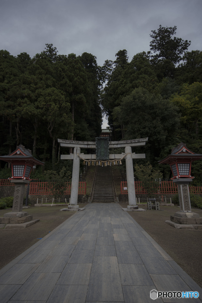 鳥居をのぞくと