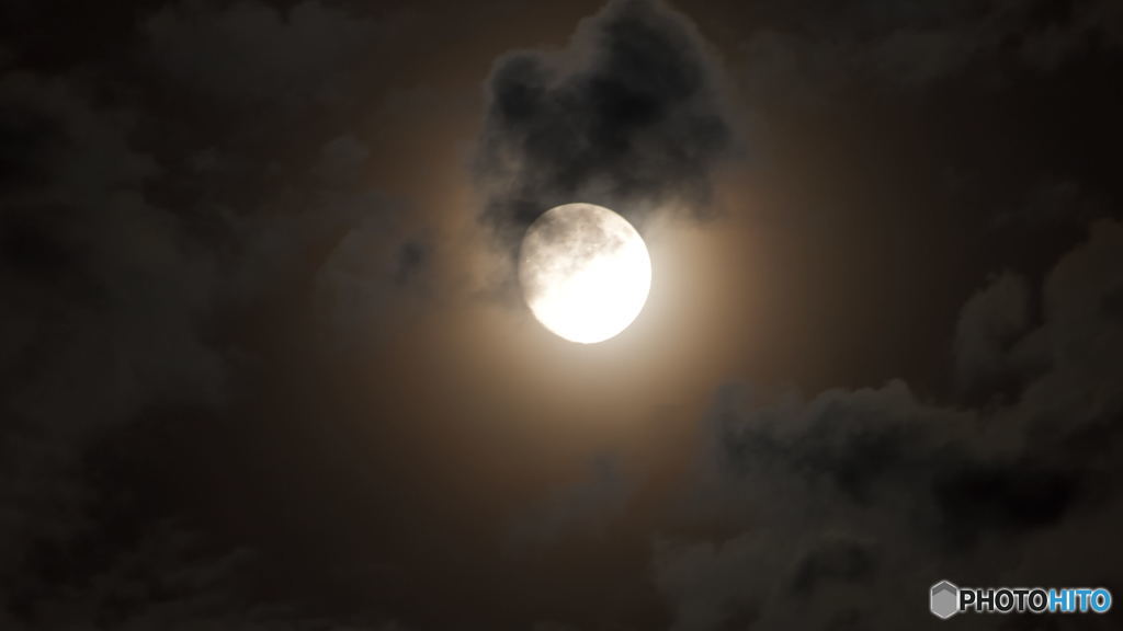 月は欠けて行く