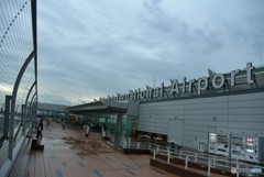 時に楽しく時に悲しく見送る人々