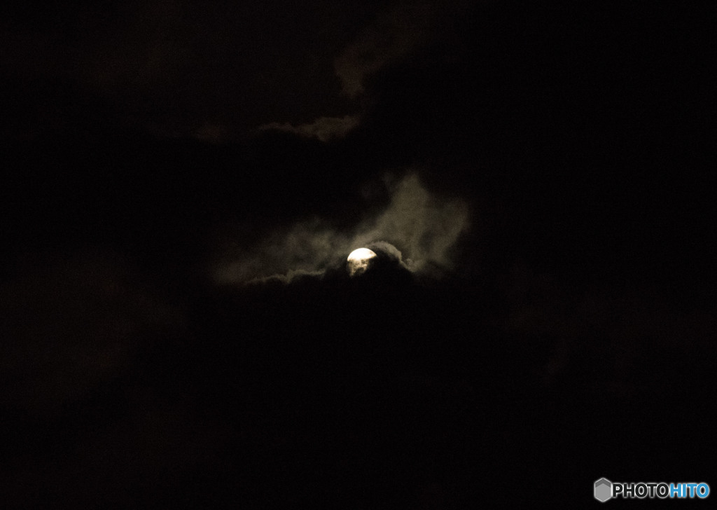 The moon plays with the clouds