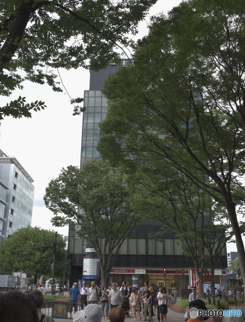 街が賑わいを見せる頃