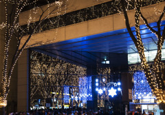 街角にはChristmas tree 銀色のきらめき