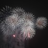夢に残る祭りの後で花火は燃え尽きた