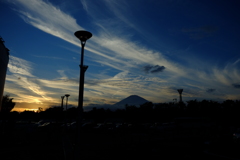 サービスエリアと富士山