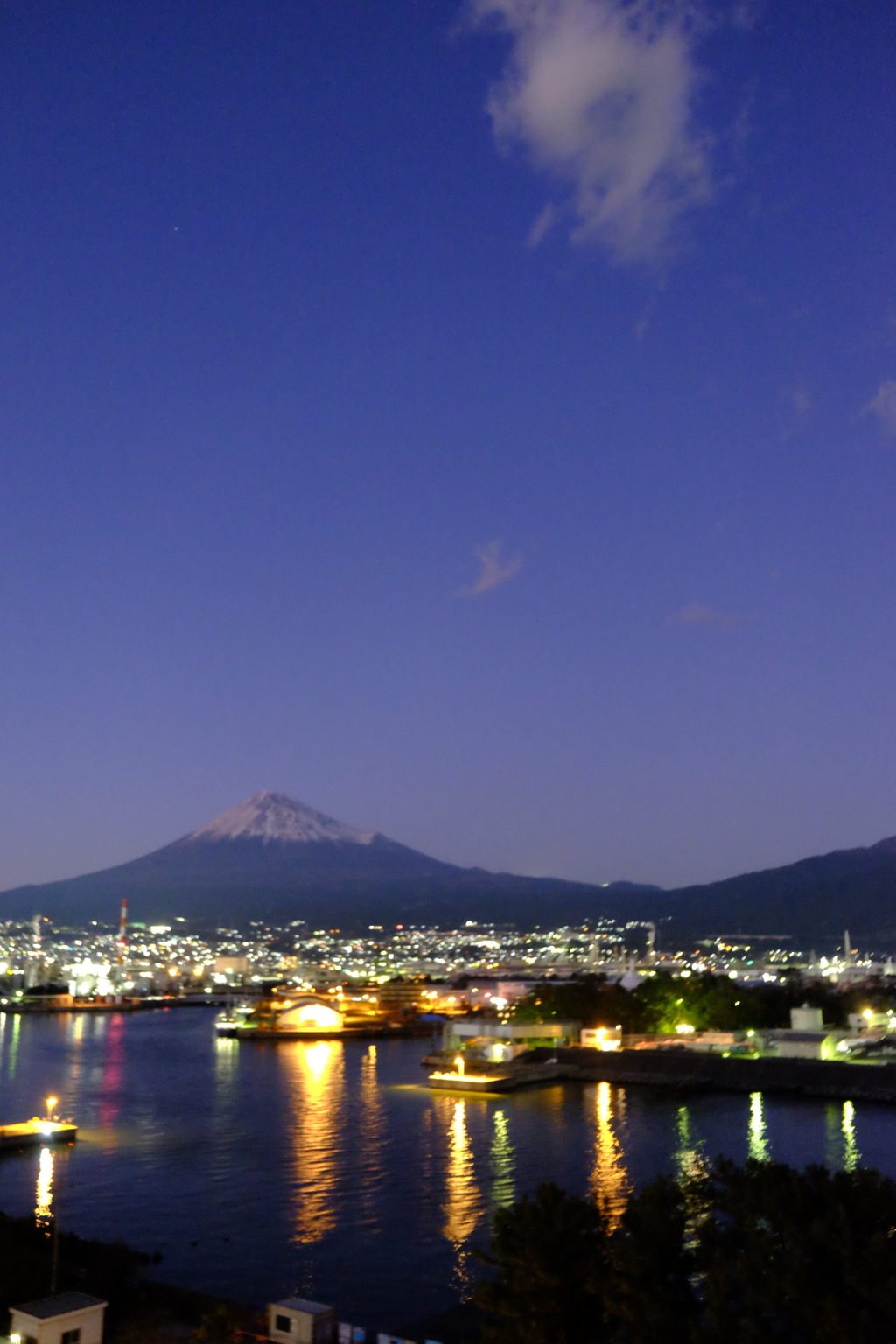 空　山　海