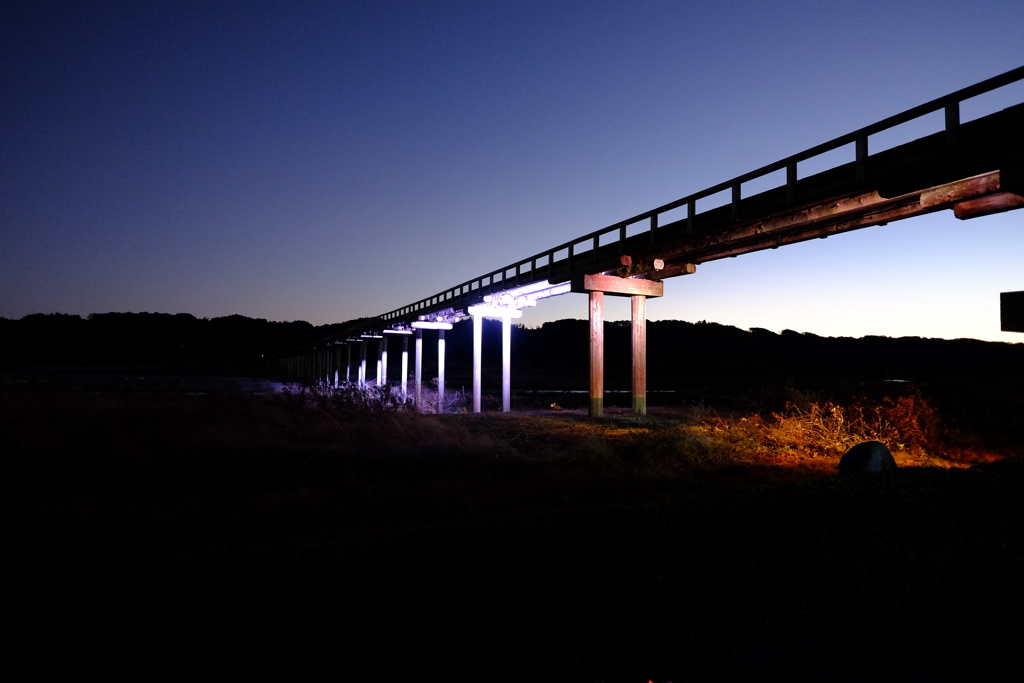 夕暮れの蓬莱橋