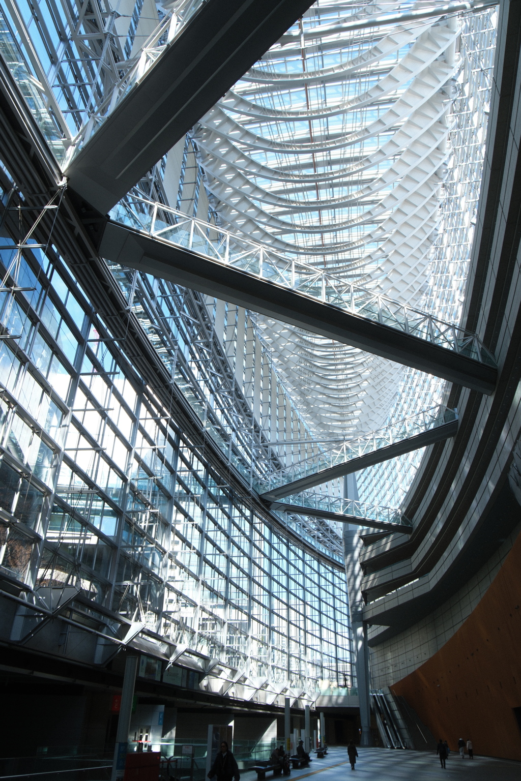 師走の丸の内界隈へ…