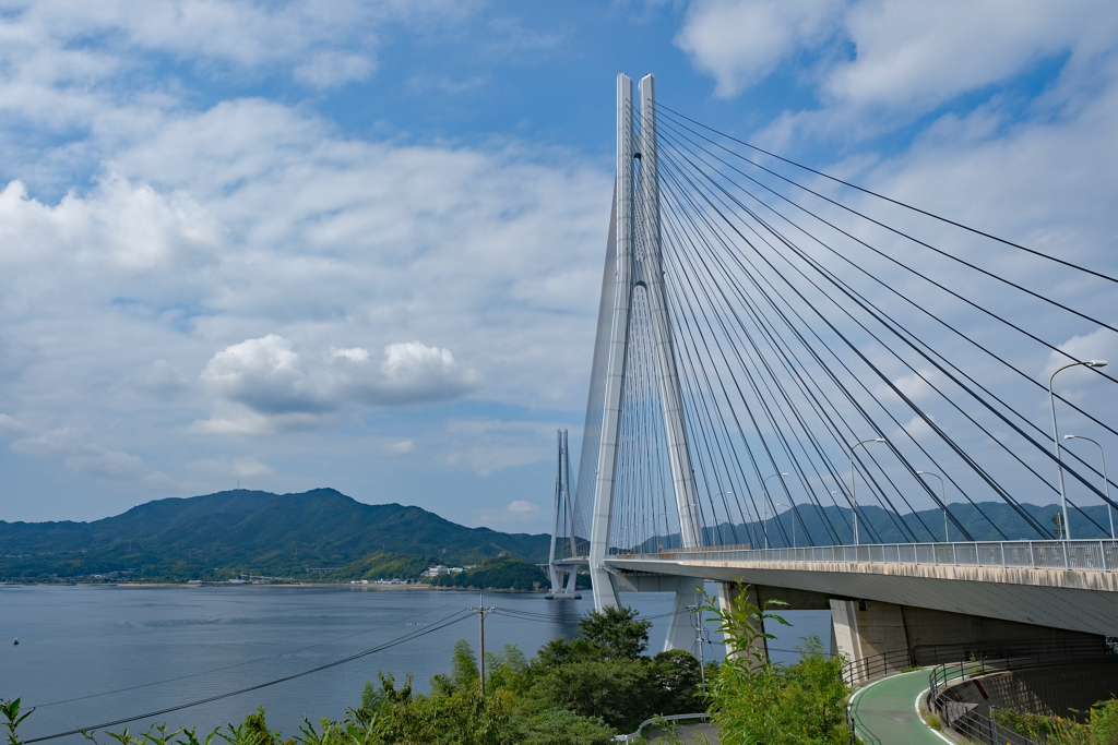 しまなみの空と海と橋