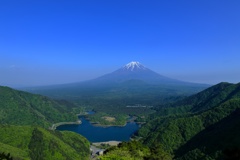 新緑に囲まれて