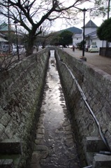三角西港 中の水路