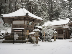 雪の観音堂