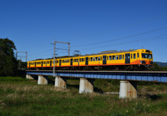 見覚えのある黄色の電車