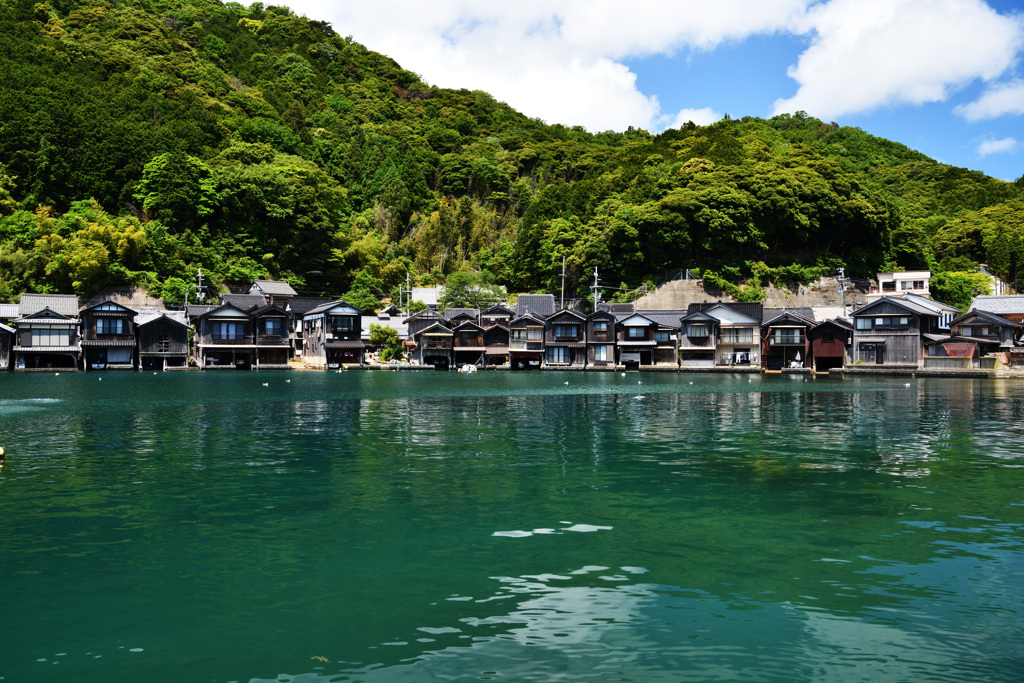 海と山と町の調和