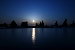 青い世界の夜明け