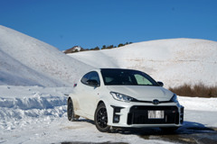 雪山とGRヤリス