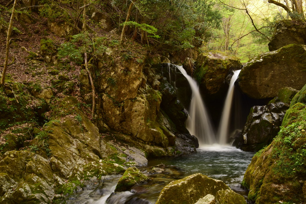 音水渓谷　明神滝落差１０米　２０１７